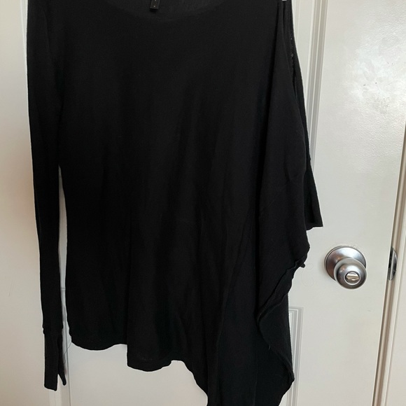 BCBG MAXAZRIA Off the shoulder shirt - Picture 2 of 4
